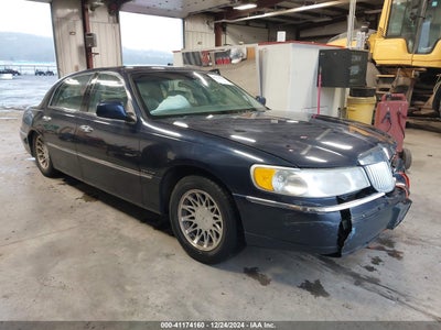 LINCOLN TOWN CAR 2001