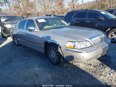 LINCOLN TOWN CAR 2004