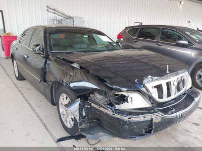 LINCOLN TOWN CAR 2011