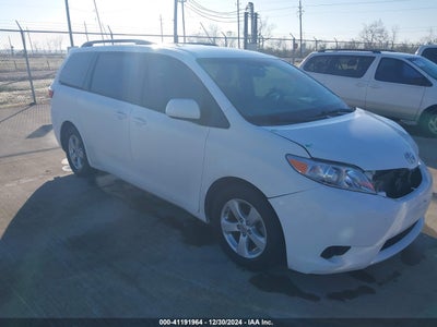 TOYOTA SIENNA 2016