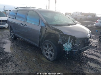 TOYOTA SIENNA 2015