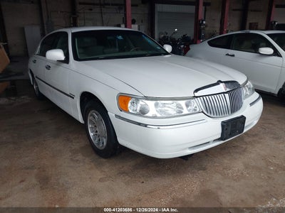 LINCOLN TOWN CAR 2001