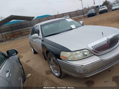 LINCOLN TOWN CAR 2004