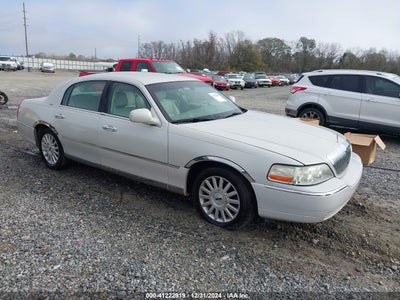 LINCOLN TOWN CAR 2004
