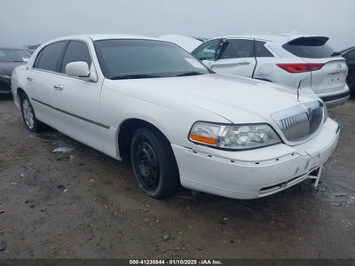 LINCOLN TOWN CAR 2010