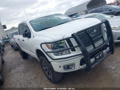 NISSAN TITAN 2019