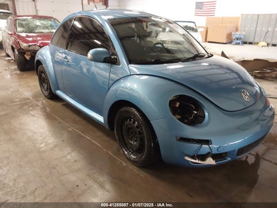VOLKSWAGEN NEW BEETLE 2010