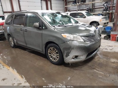 TOYOTA SIENNA 2013