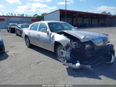 LINCOLN TOWN CAR 2010