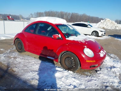 VOLKSWAGEN NEW BEETLE 2010