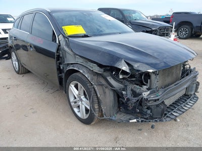 VOLVO V60 2015