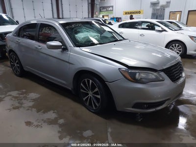 CHRYSLER 200 2013