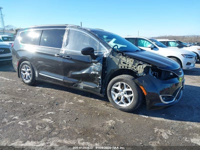 CHRYSLER PACIFICA 2017