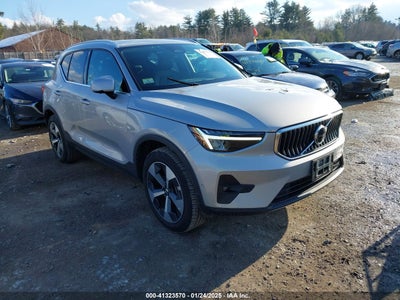 VOLVO XC40 2023