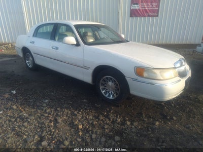 LINCOLN TOWN CAR 2001