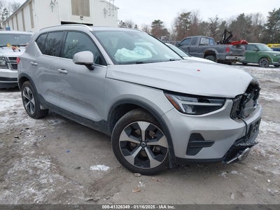 VOLVO XC40 2024