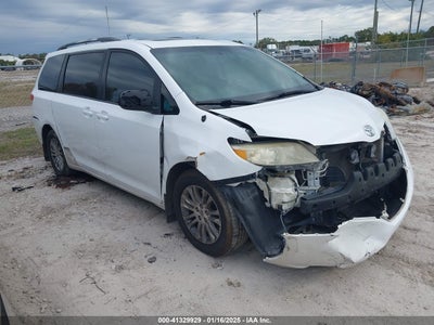 TOYOTA SIENNA 2013