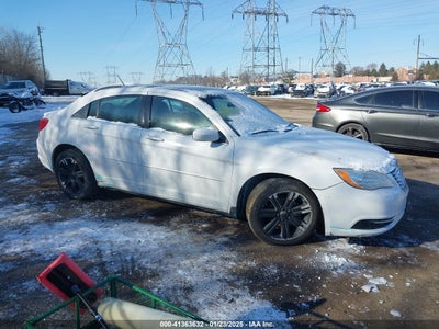 CHRYSLER 200 2013