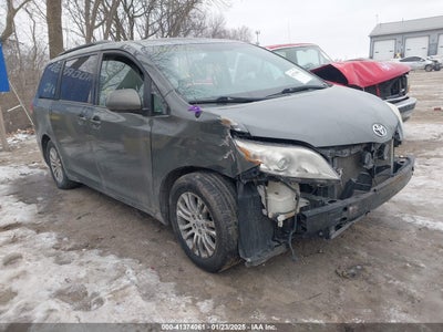 TOYOTA SIENNA 2012