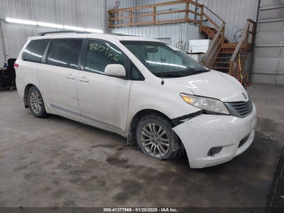 TOYOTA SIENNA 2012