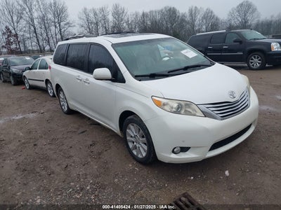TOYOTA SIENNA 2011