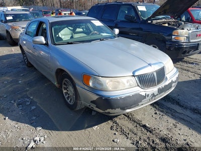 LINCOLN TOWN CAR 2001
