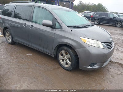 TOYOTA SIENNA 2012