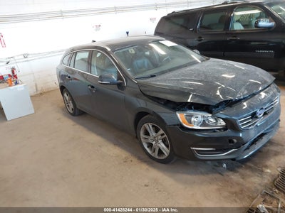 VOLVO V60 2015