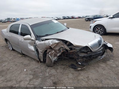LINCOLN TOWN CAR 2010