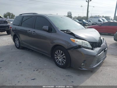 TOYOTA SIENNA 2018