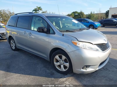 TOYOTA SIENNA 2014