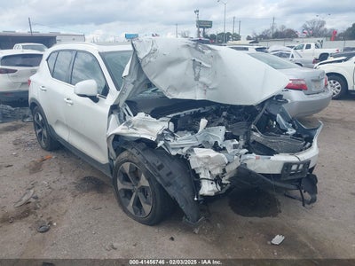 VOLVO XC40 2024