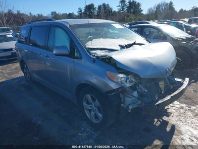 TOYOTA SIENNA 2011