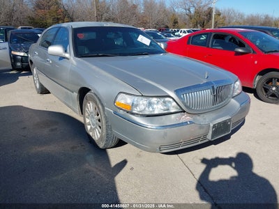 LINCOLN TOWN CAR 2004