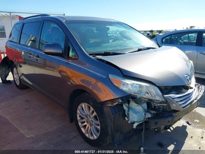 TOYOTA SIENNA 2016