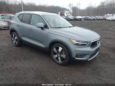 VOLVO XC40 2022