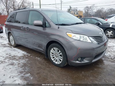 TOYOTA SIENNA 2013