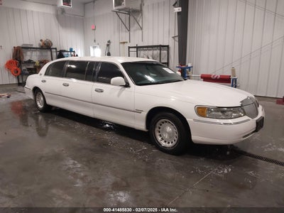LINCOLN TOWN CAR 2001