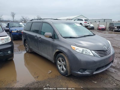 TOYOTA SIENNA 2016