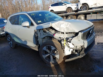 VOLVO XC40 2024