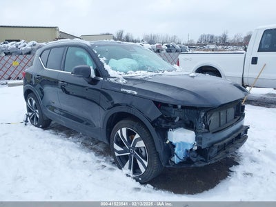 VOLVO XC40 2024
