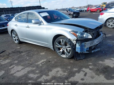 INFINITI M37 2011