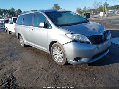 TOYOTA SIENNA 2011