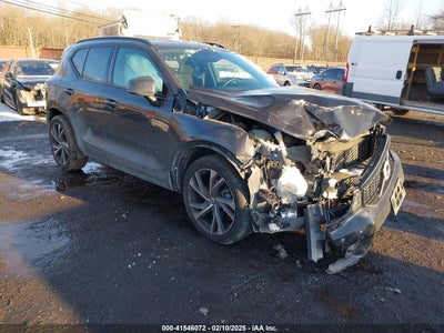 VOLVO XC40 2021