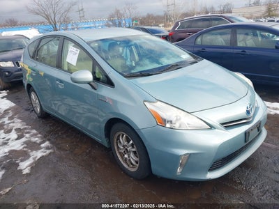 TOYOTA PRIUS V 2013