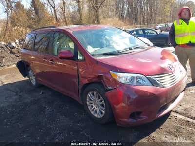 TOYOTA SIENNA 2013