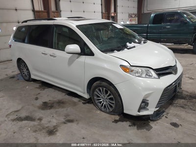 TOYOTA SIENNA 2019