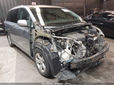 TOYOTA SIENNA 2015