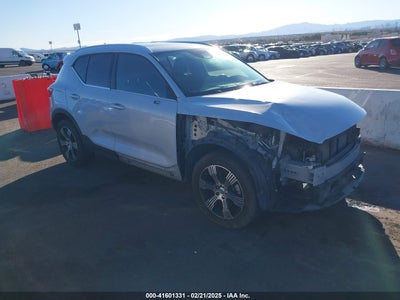 VOLVO XC40 2021