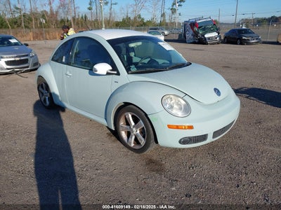 VOLKSWAGEN NEW BEETLE 2010